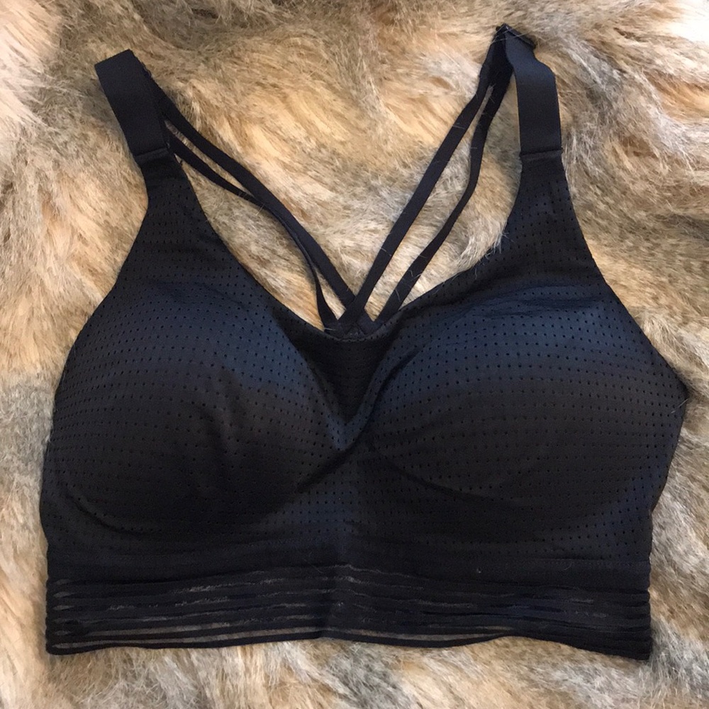 32DD Victoria’s Secret sports bra
